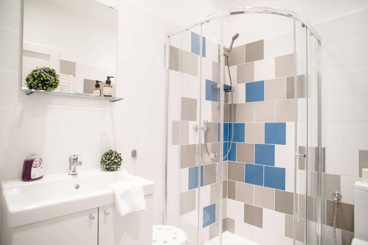 בודפשט Cute, New And Modern Apartment In The Center מראה חיצוני תמונה